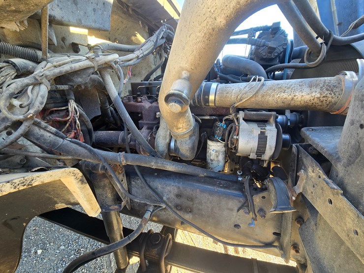 1996-freightliner-fl70-image-40