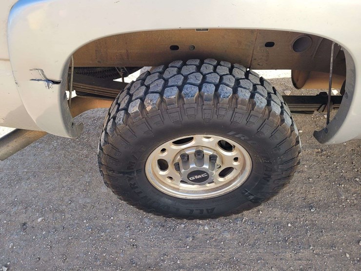 2005-gmc-sierra-2500-image-19