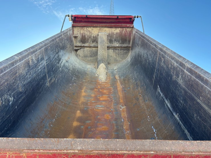 2015-peterbilt-567-image-53