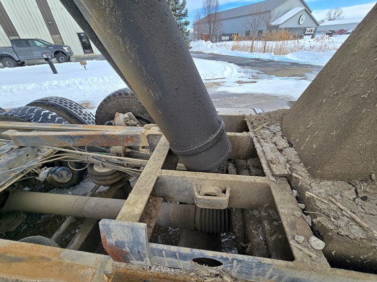 2012-caterpillar-660-image-47