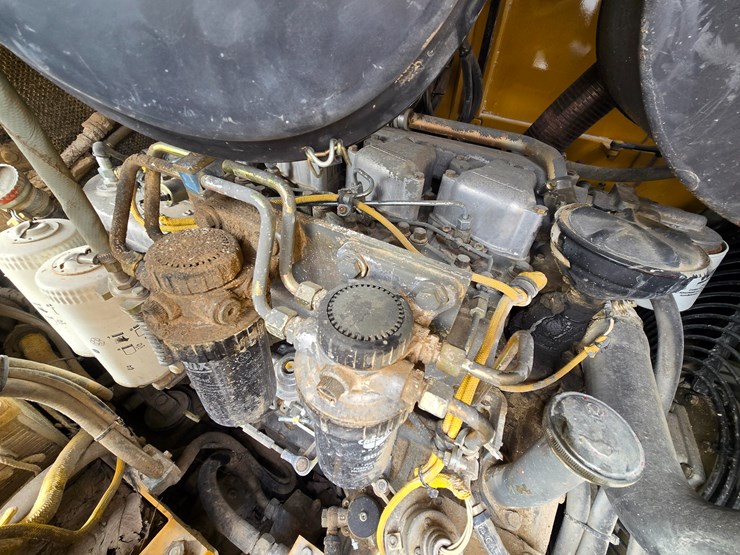 2004-deere-655c-image-35