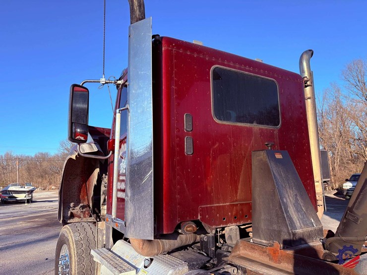 2018-freightliner-sd122-tri-axle-dump-truck-image-80