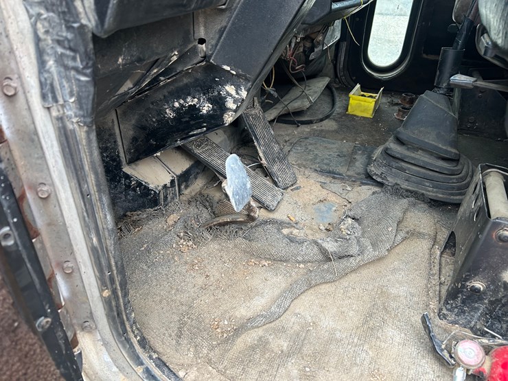 1988-peterbilt-357-image-58