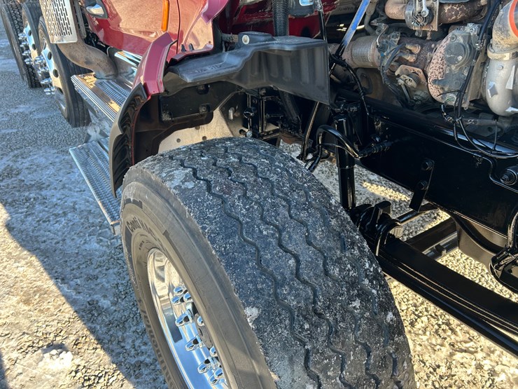 2015-peterbilt-567-image-121