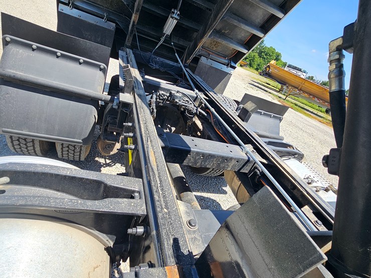 2012-peterbilt-382-image-40