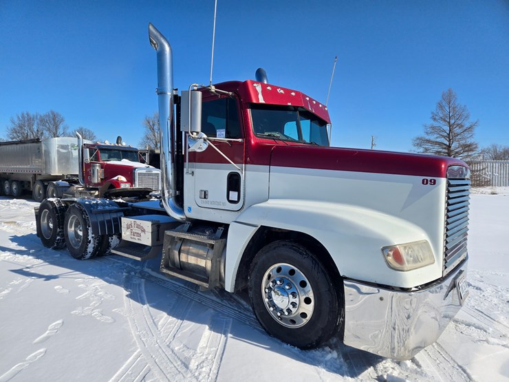 1995-freightliner-fld120-image-35