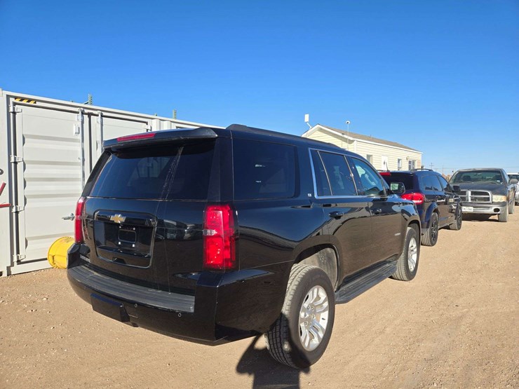 2016-chevrolet-tahoe-lt-image-3