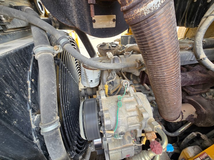 2004-deere-655c-image-47