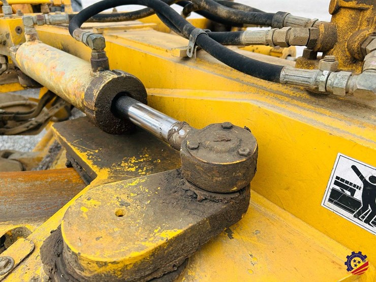 2003-volvo-g710b-image-45