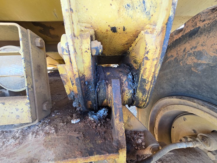 caterpillar-d25c-image-82