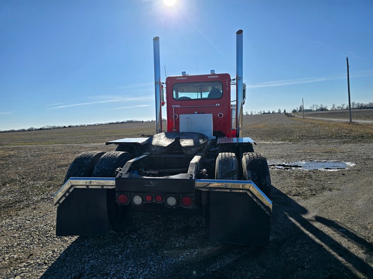2008-peterbilt-388-image-12