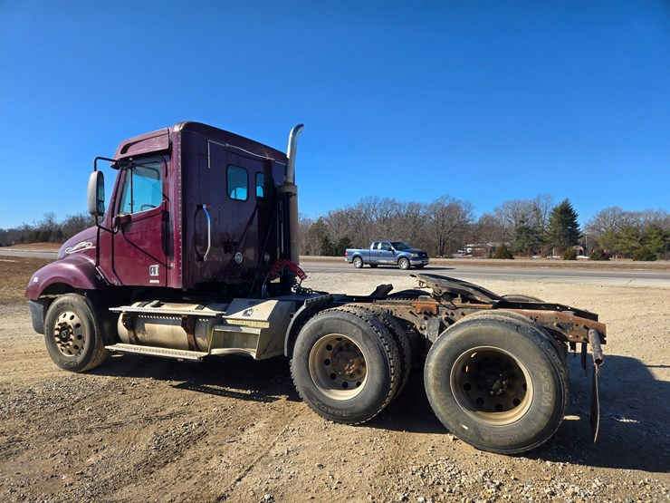 2002-freightliner-columbia-120-image-10