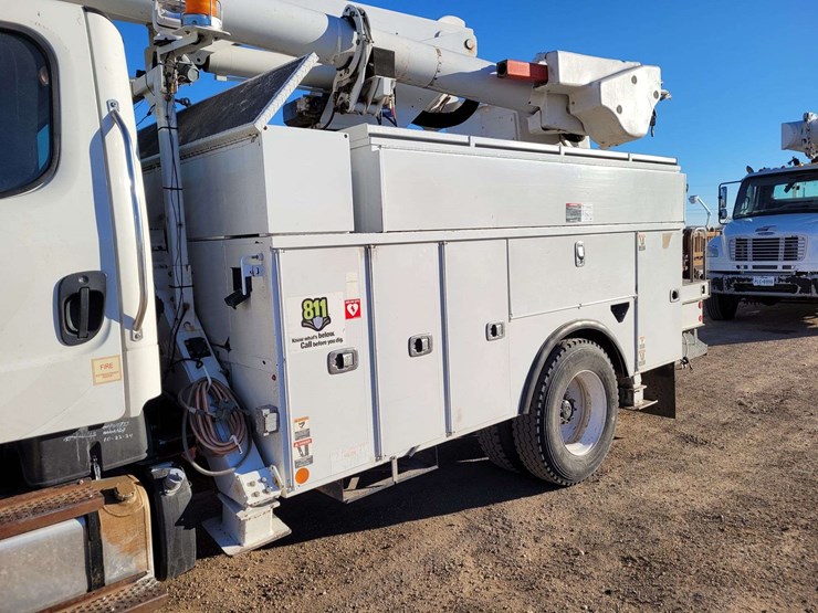 2014-freightliner-m2-106-image-18