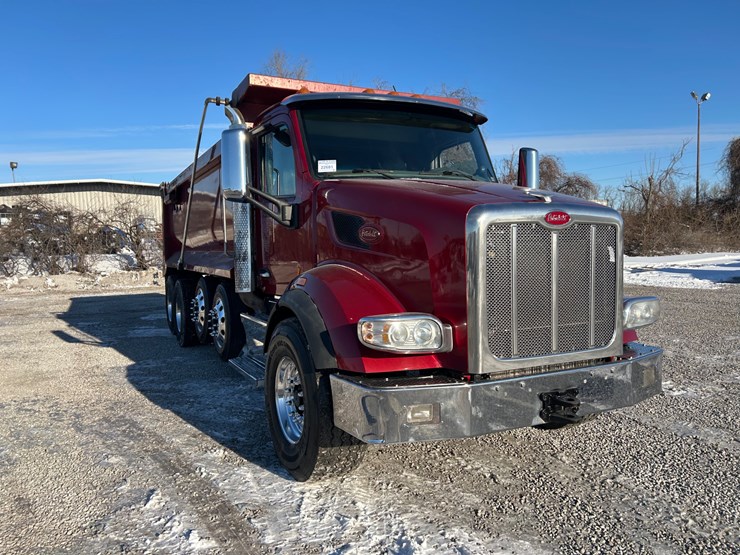 2015-peterbilt-567-image-36