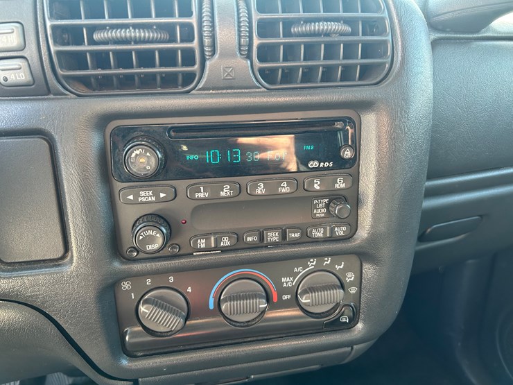 2003-chevrolet-s10-image-57