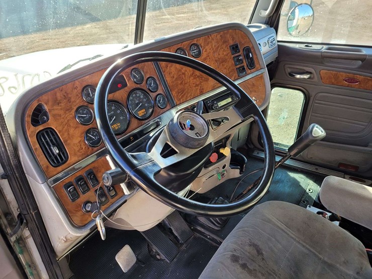 2007-peterbilt-386-image-15