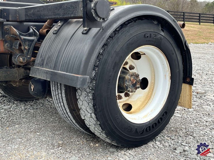 2004-ford-f650-image-8