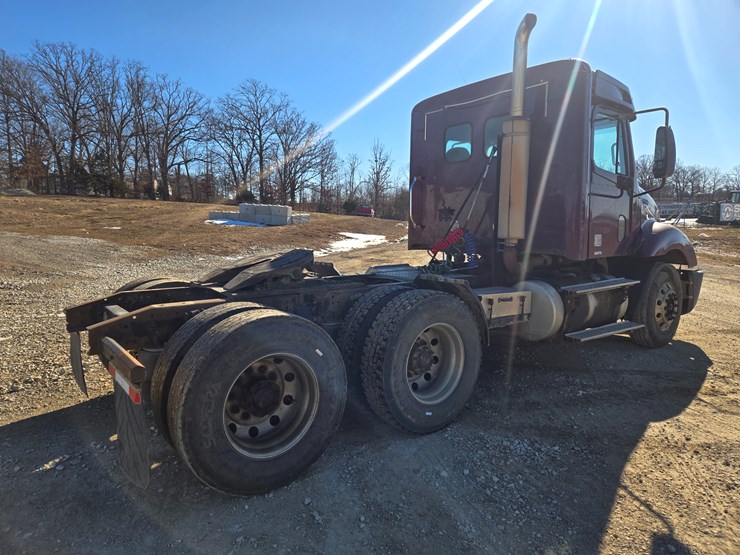 2002-freightliner-columbia-120-image-17