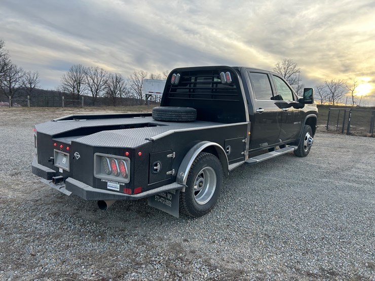 2021-chevrolet-silverado-3500-image-13