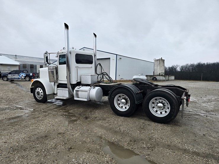 2007-peterbilt-379-image-11