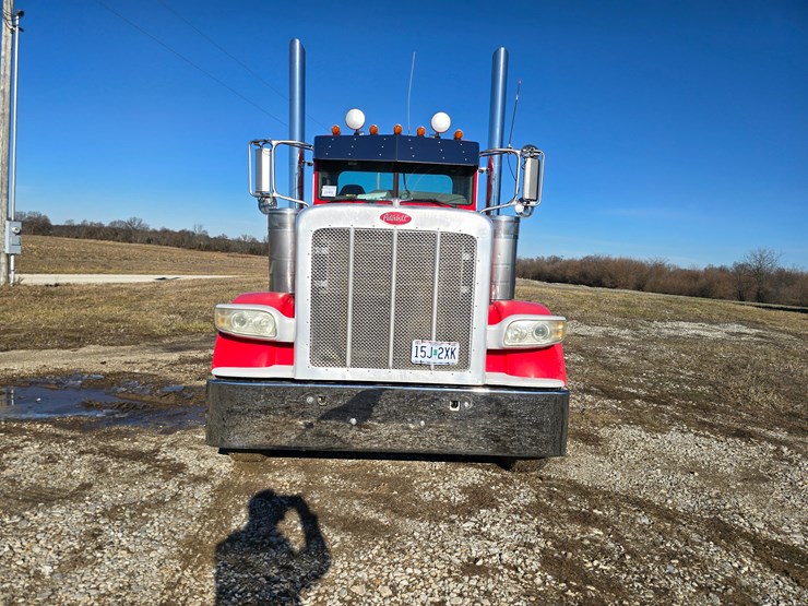 2008-peterbilt-388-image-23