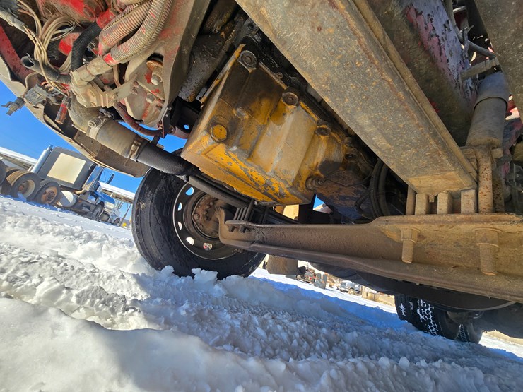 1996-peterbilt-385-image-39