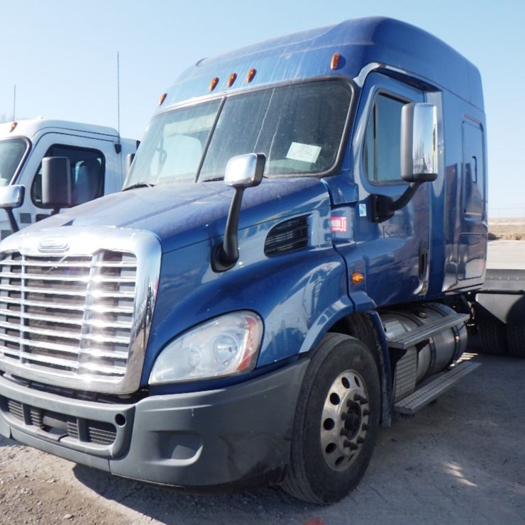 2016 FREIGHTLINER CASCADIA 113