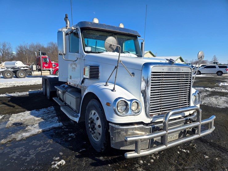 2012-freightliner-coronado-132-image-32