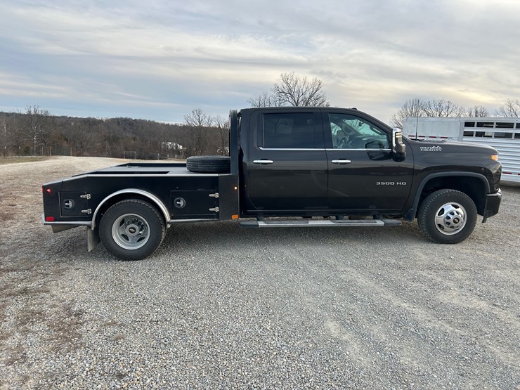 2021-chevrolet-silverado-3500-image-21
