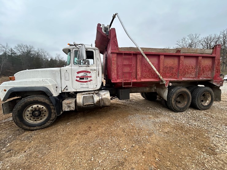 2001-mack-rd688s-image-5