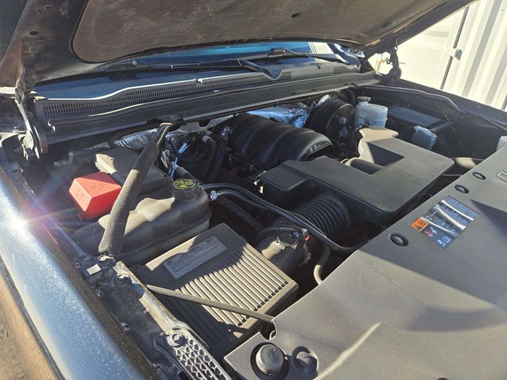 2016-chevrolet-tahoe-lt-image-22