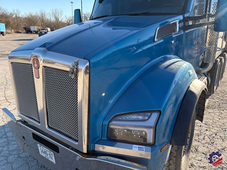 2020-kenworth-t880-image-11
