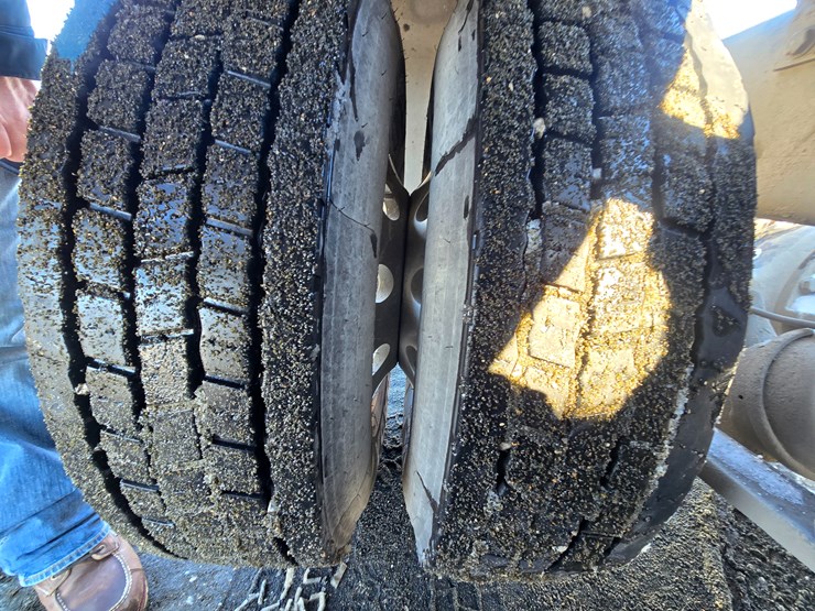 2012-freightliner-coronado-132-image-91