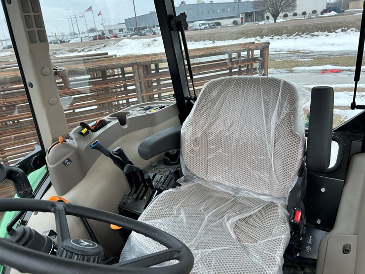 2019-john-deere-5075e-image-8