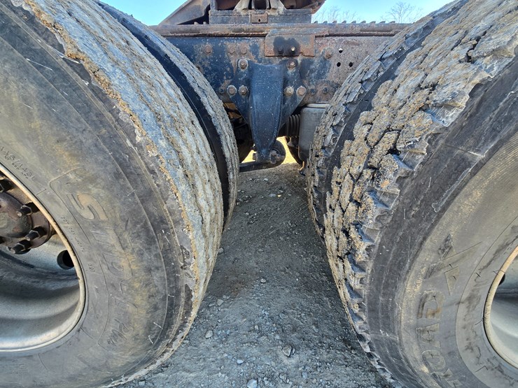 2002-freightliner-columbia-120-image-86