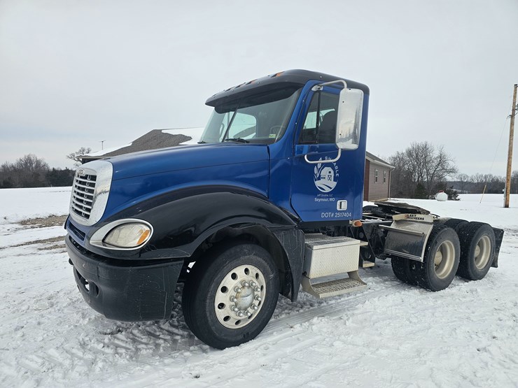 2007-freightliner-columbia-120-image-4