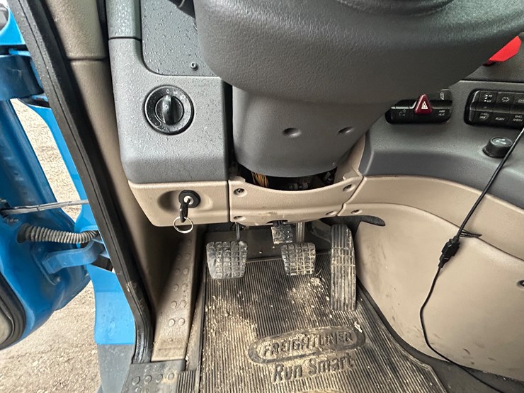 2015-freightliner-cascadia-125-image-76