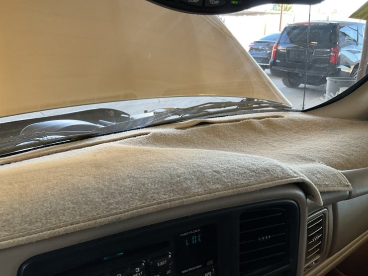 2001-chevrolet-suburban-image-18