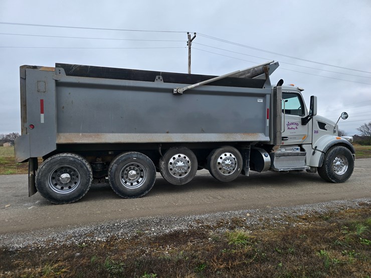 2020-peterbilt-567-image-36