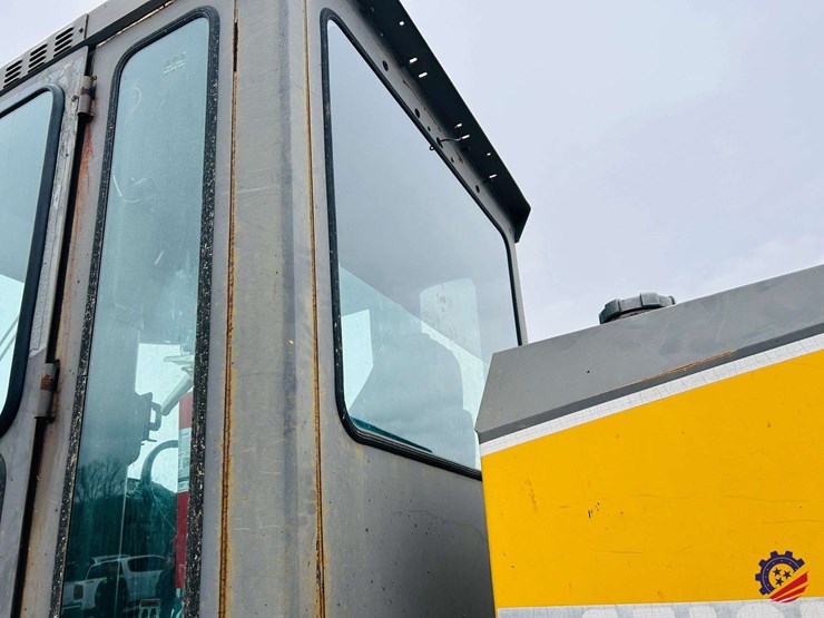 2003-volvo-g710b-image-102