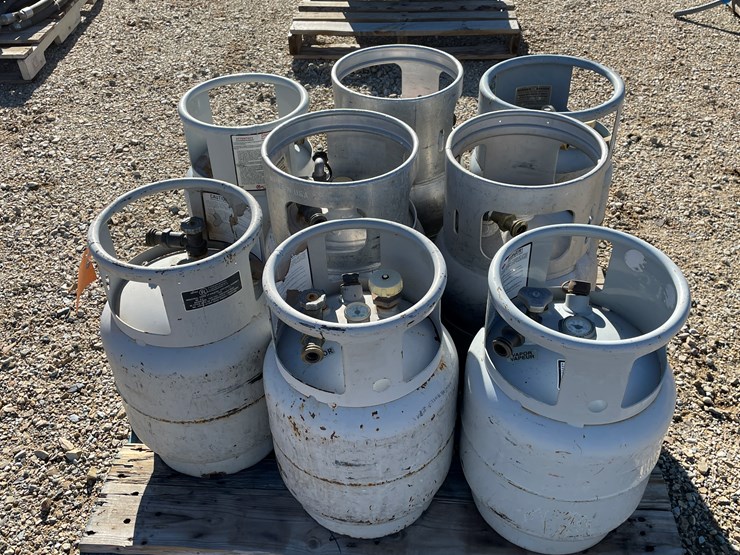 #3123-•-forklift-propane-tanks-image-24