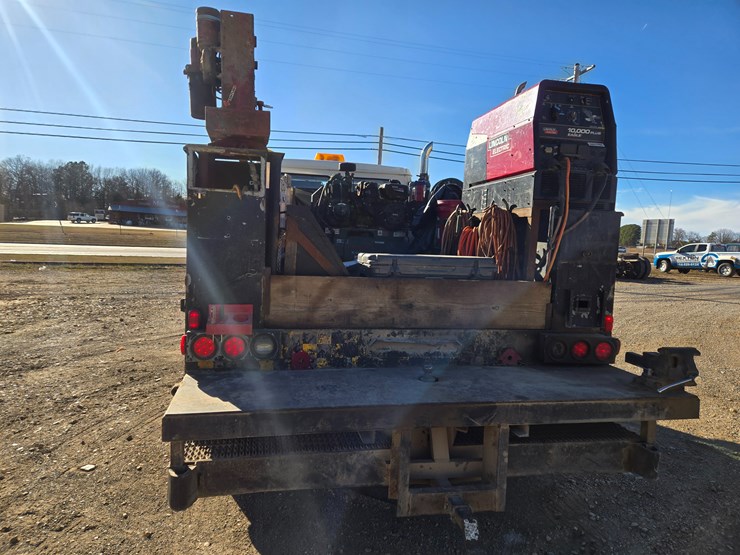 1996-freightliner-fl70-image-12