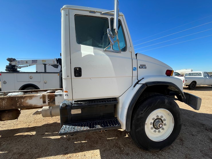 1996-freightliner-fl80-image-145