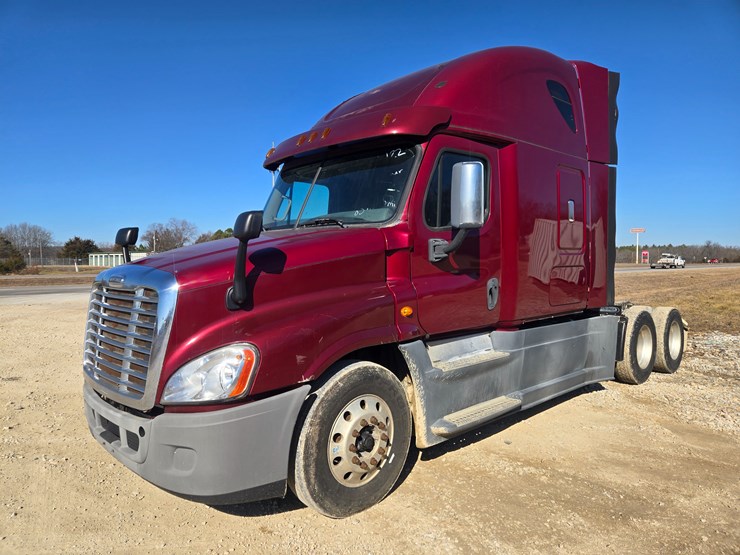 2014-freightliner-cascadia-125-image-3