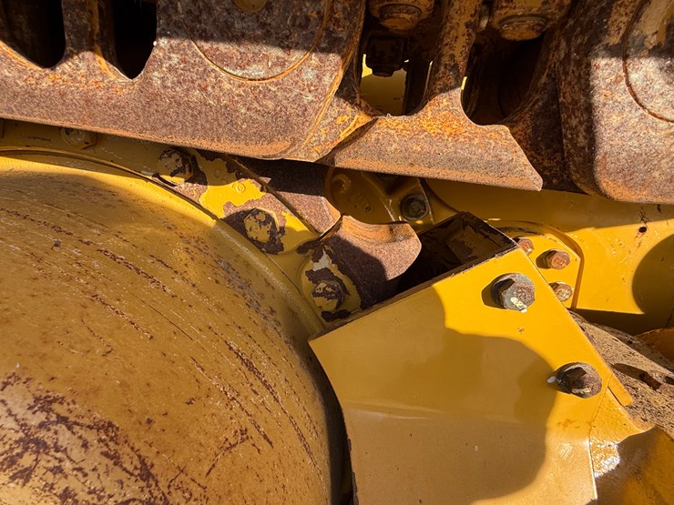 2023-caterpillar-953-image-42