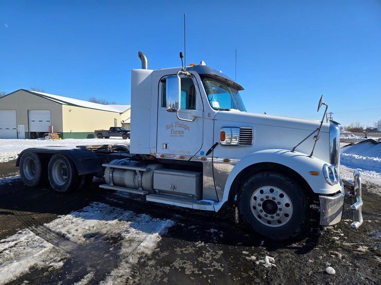 2012-freightliner-coronado-132-image-29
