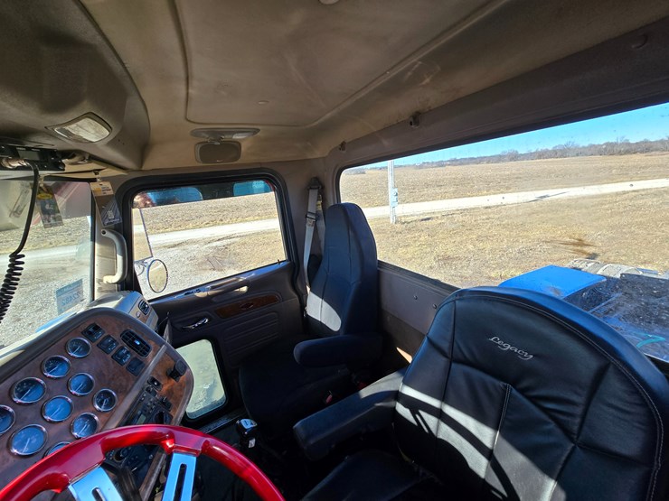 2008-peterbilt-388-image-47