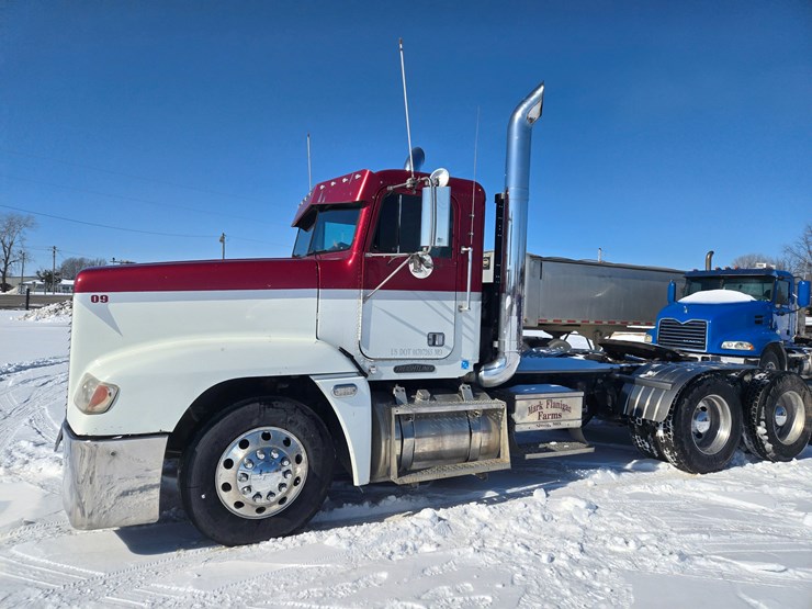 1995-freightliner-fld120-image-7