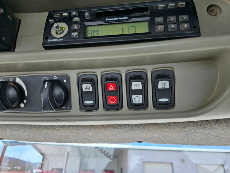 2003-challenger-mt855-image-110