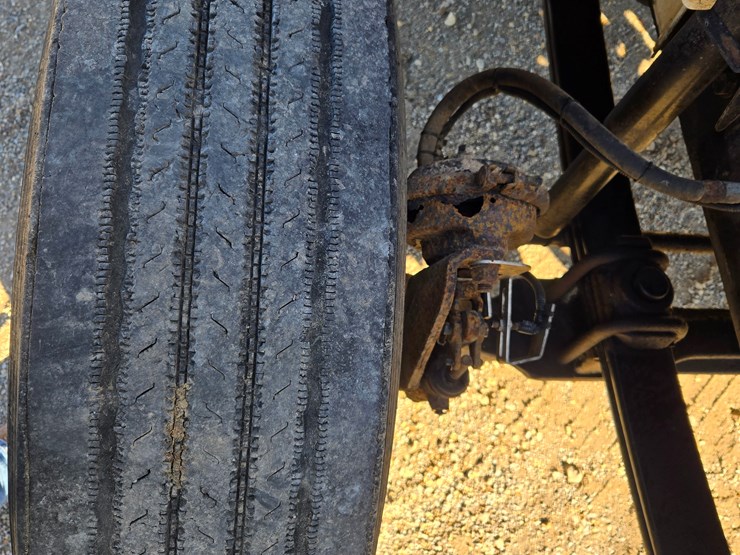 1996-freightliner-fl70-image-45